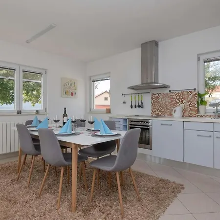 Stunning In Vinjani Donji With Kitchen