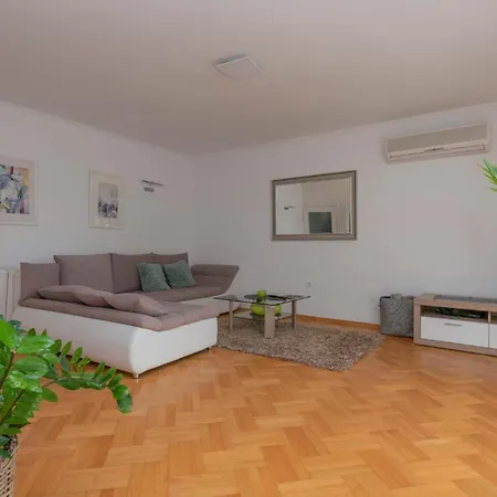 Σπίτι διακοπών Stunning In Vinjani Donji With Kitchen *