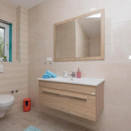 Stunning In Vinjani Donji With Kitchen